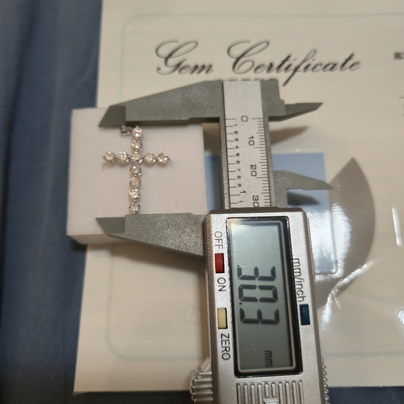 2 carat Diamond Cross Pendant in K18 Solid white gold - Picture 7 of 11